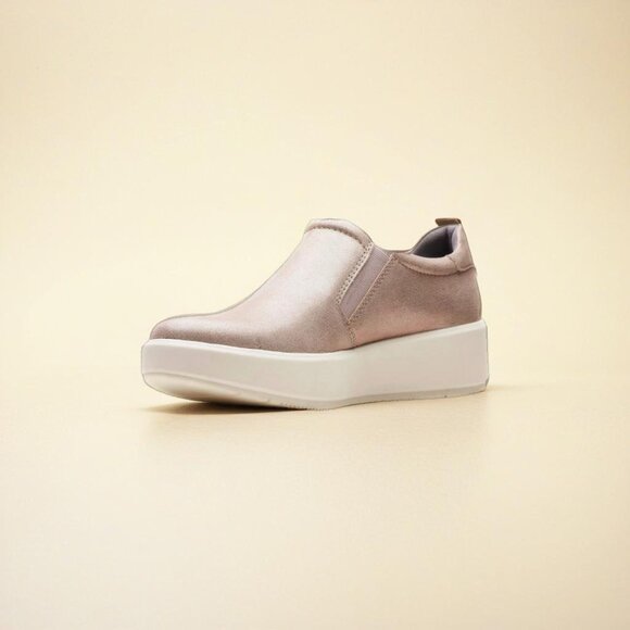 NWOT Clarks Layton Ultimate Comfort Cushion Step Sneaker Size 10 W Metallic Gold - Picture 3 of 5